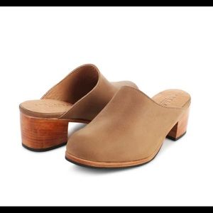 Adelante The Camila Leather Mule - sustainable and ethical